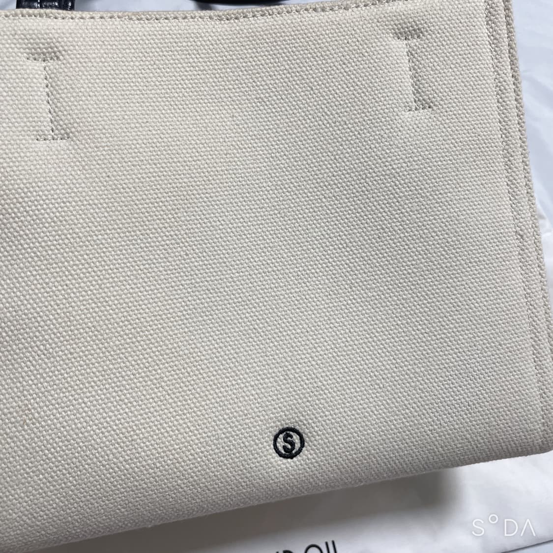 스탠드오일 오블롱백 캔버스블랙 숄더백 상품이미지2