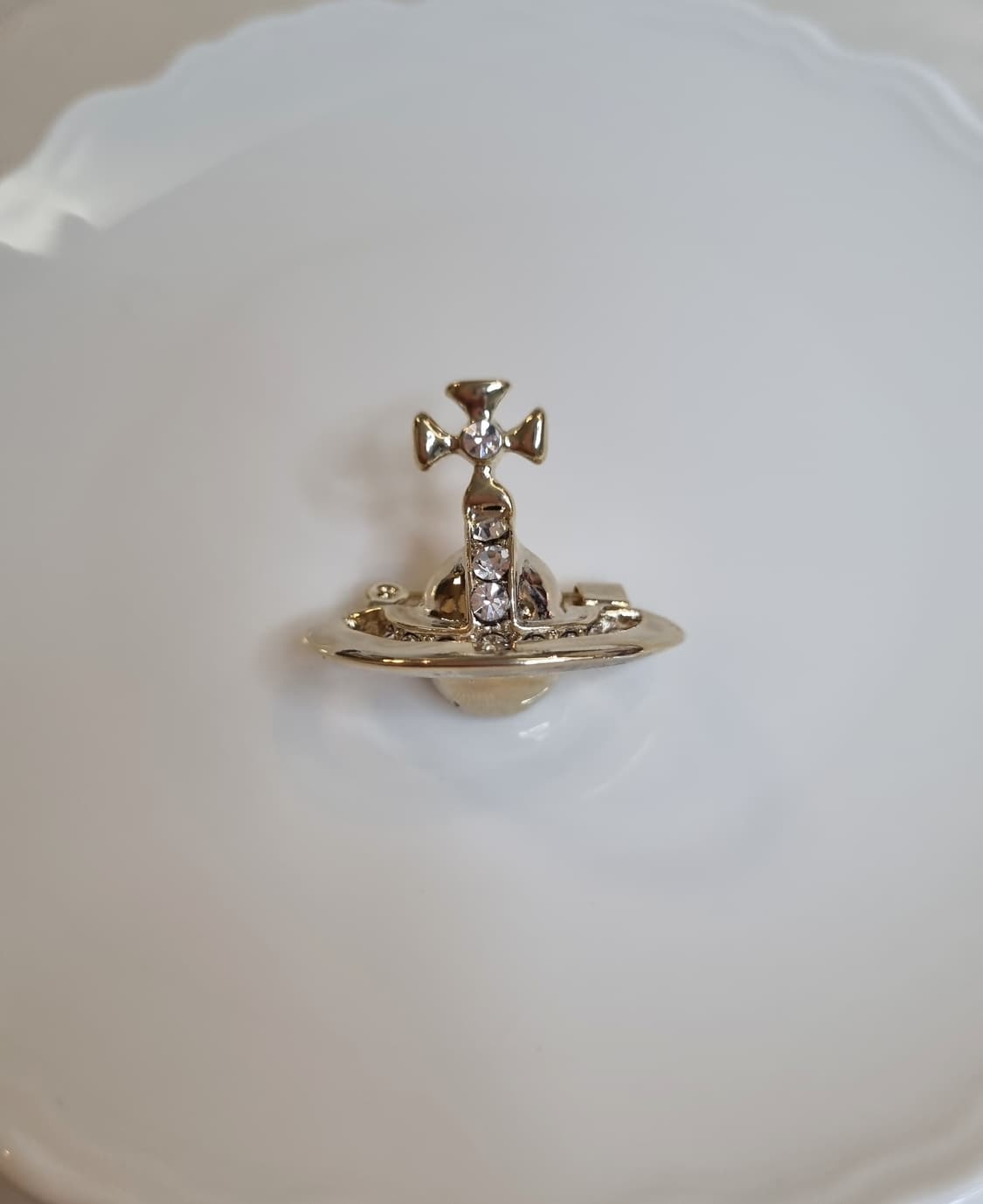 비비안웨스트우드 업사이클링 orb금장 브로치 상품이미지1