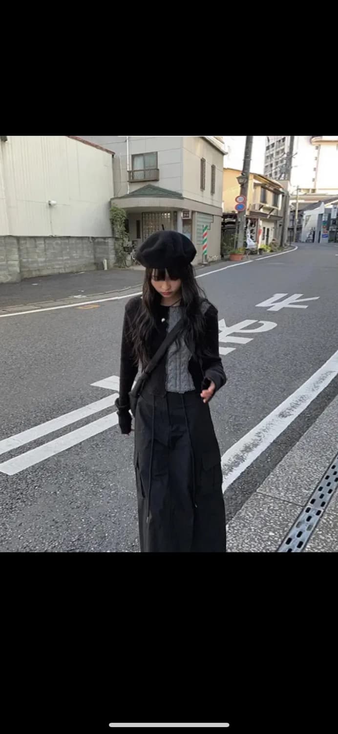 애니원모어 자나 꽈배기 배색 크롭 니트 블랙 상품이미지1