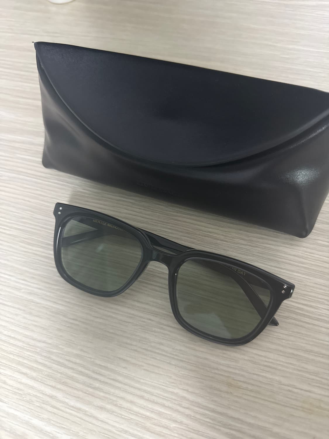 Gentle Monster Days Day Black Khaki 상품이미지1