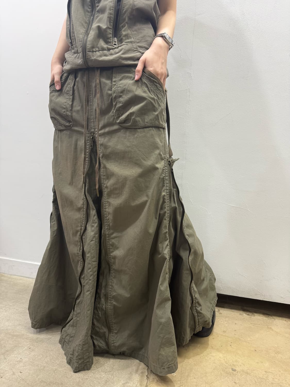 GOA 서스펜더 & 멀티집업 디테일 롱 스커트 상품이미지7