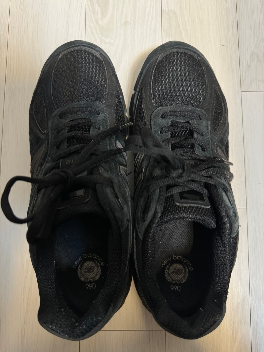 뉴발란스 990 v4 트리플블랙 265 발볼D 상품이미지3