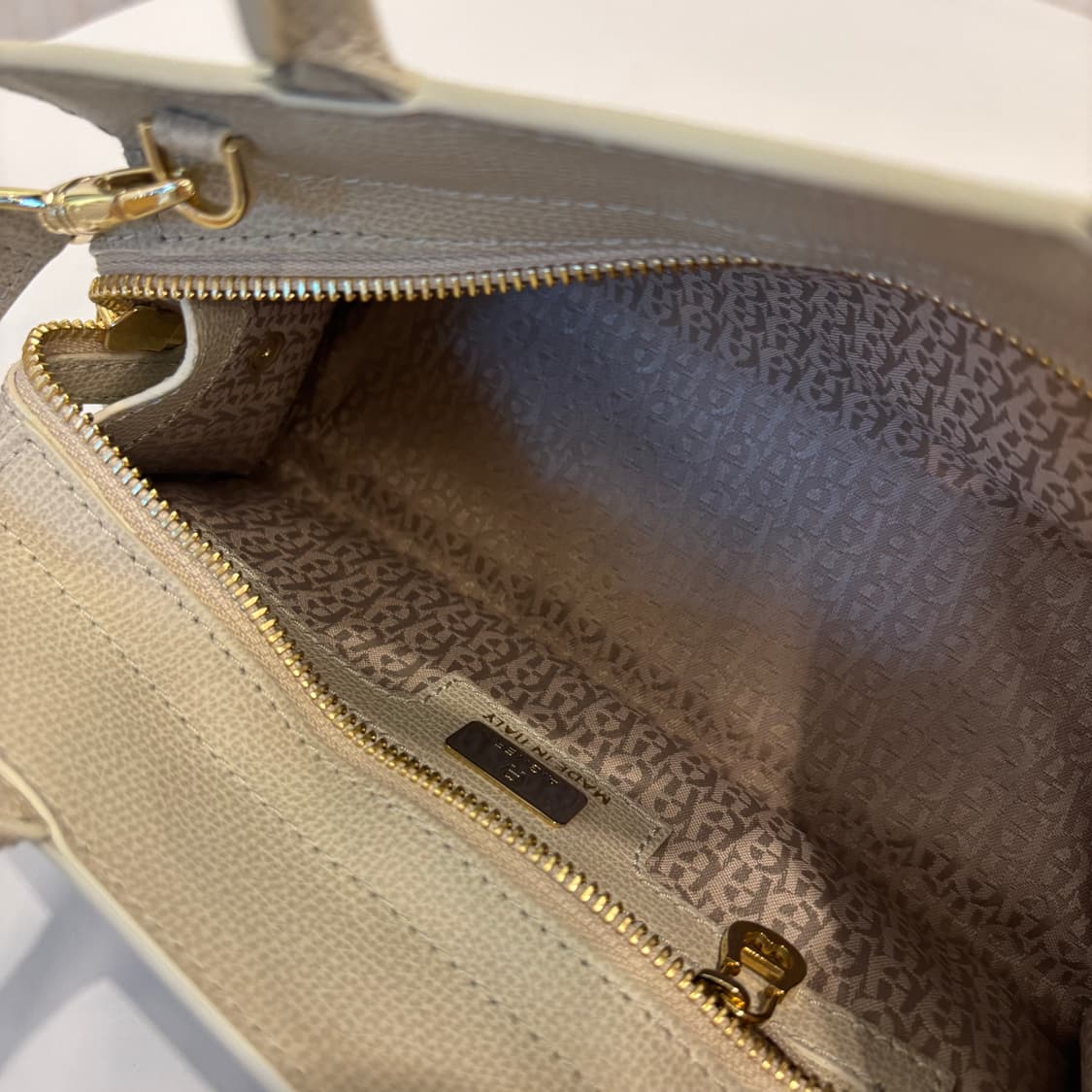 정품 아이그너 플라워 투웨이 크로스백     상품이미지8