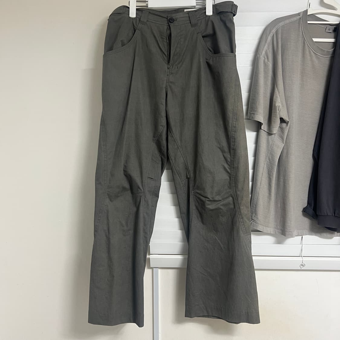 3) 고낙 스켈레톤 팬츠 더스티 올리브 상품이미지1