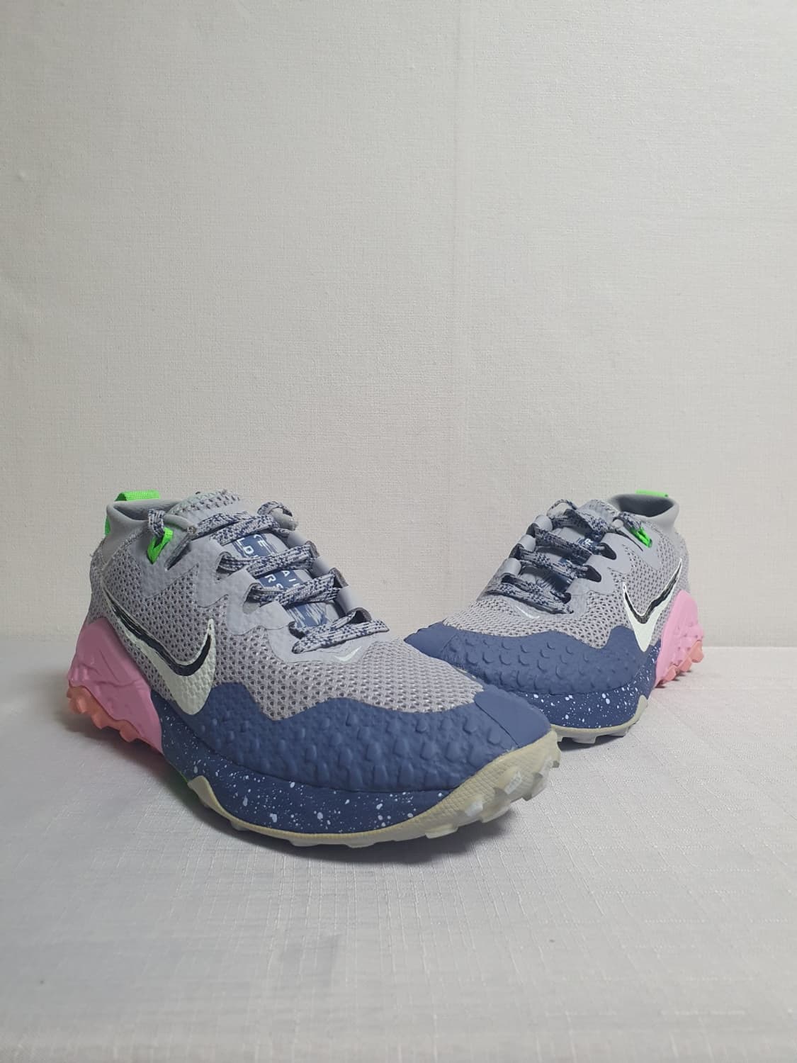 택포가 240mm 나이키 운동화 와이드홀스7 울프그레이 핑크라이즈 상품이미지1