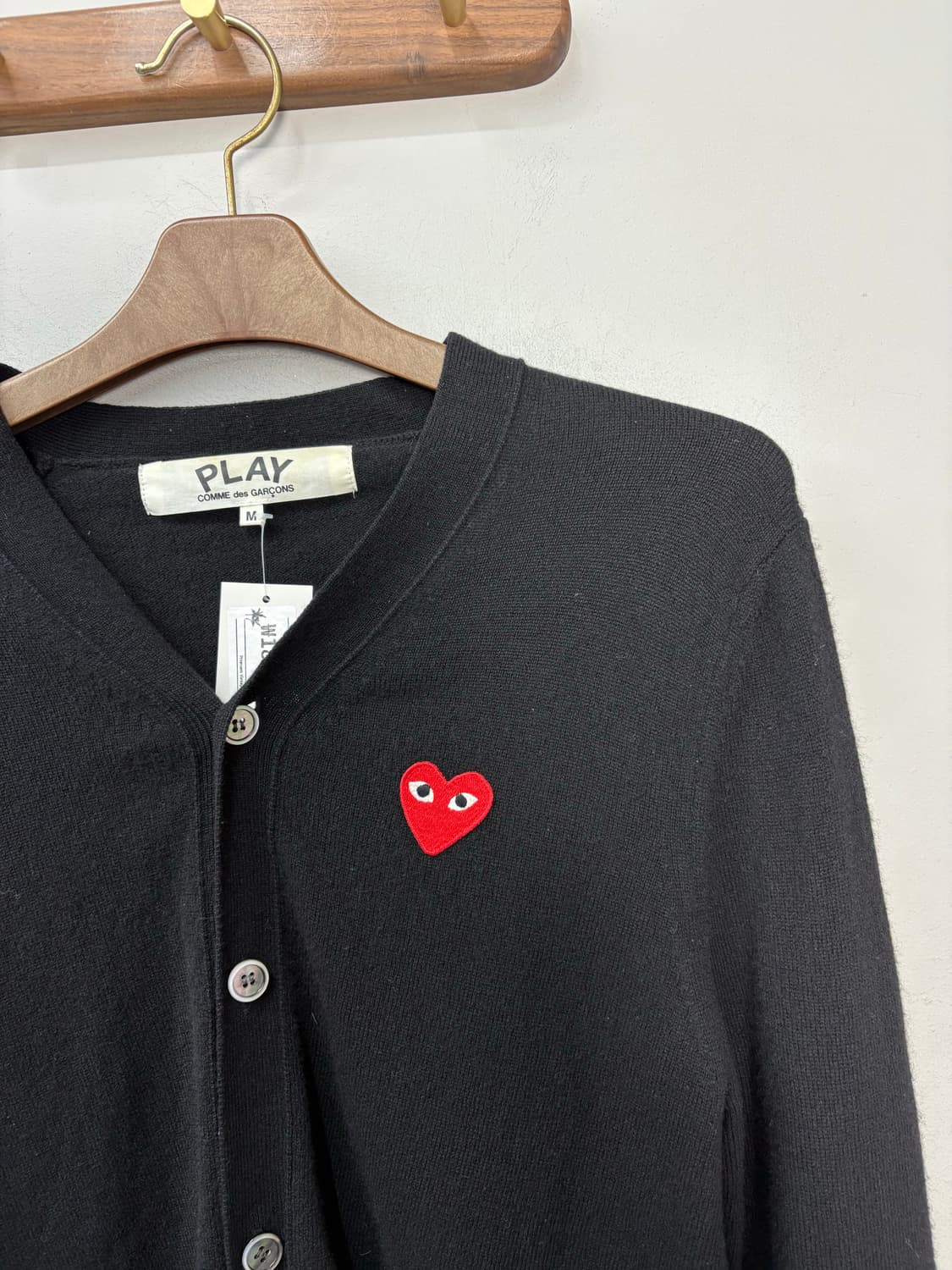 꼼데가르송플레이 블랙 레드와펜 모 가디건 A2969 상품이미지3