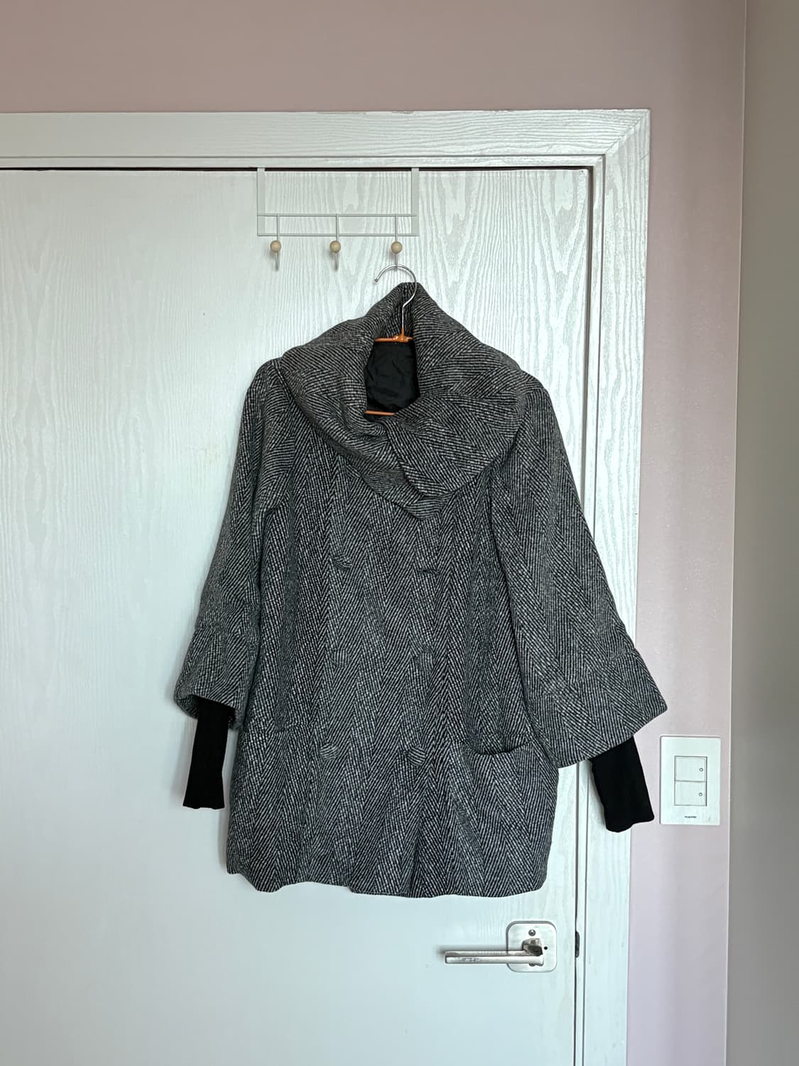 모리걸 만두카라 그레이 헤링본 하프 더블 코트 상품이미지1