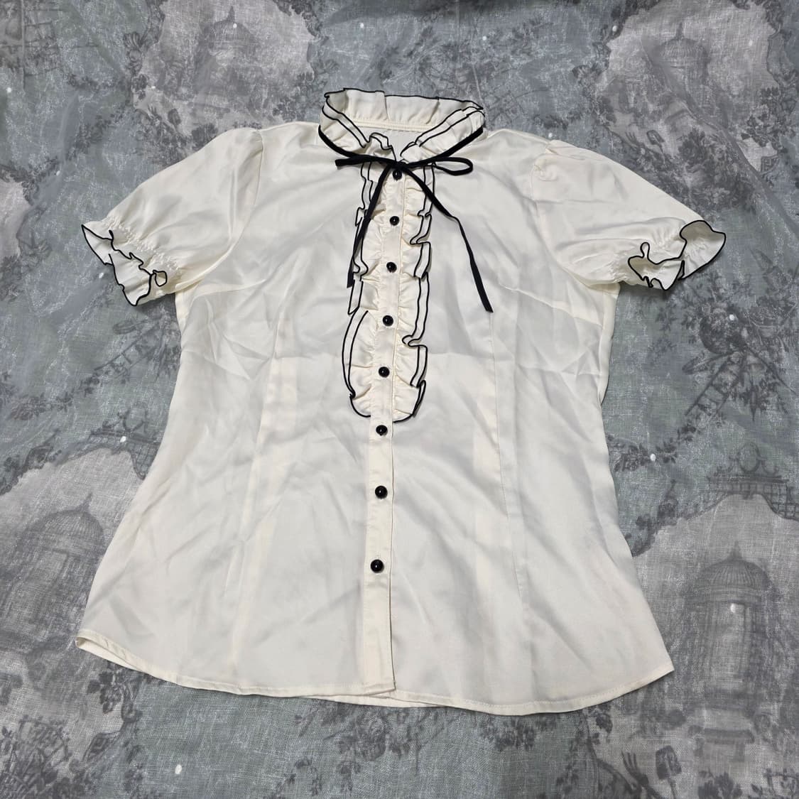 긱시크 프릴 반팔 리본 고딕 공겜여주 블라우스
갸루일브히메갸루 상품이미지2