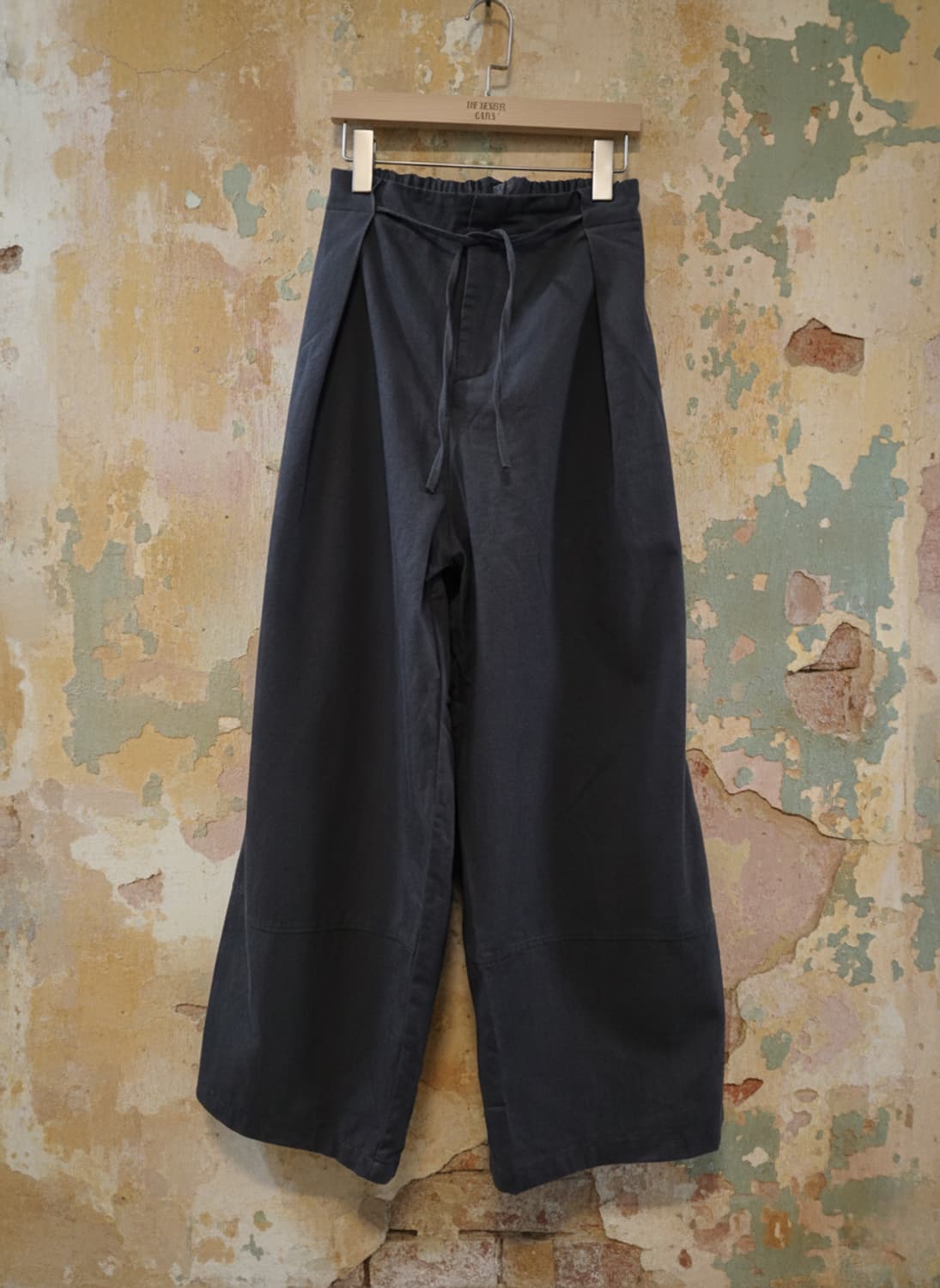 다크 그레이 와이드 밴딩 팬츠 Free 상품이미지1