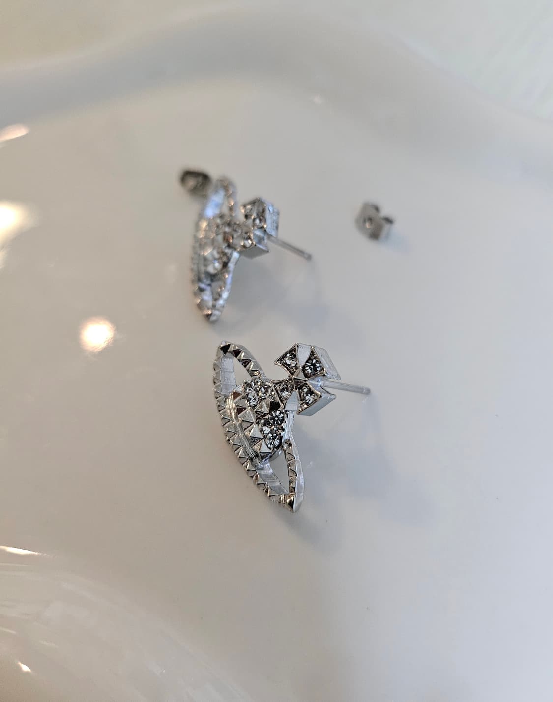 비비안웨스트우드 업사이클링 은장 스터드 귀걸이 상품이미지3