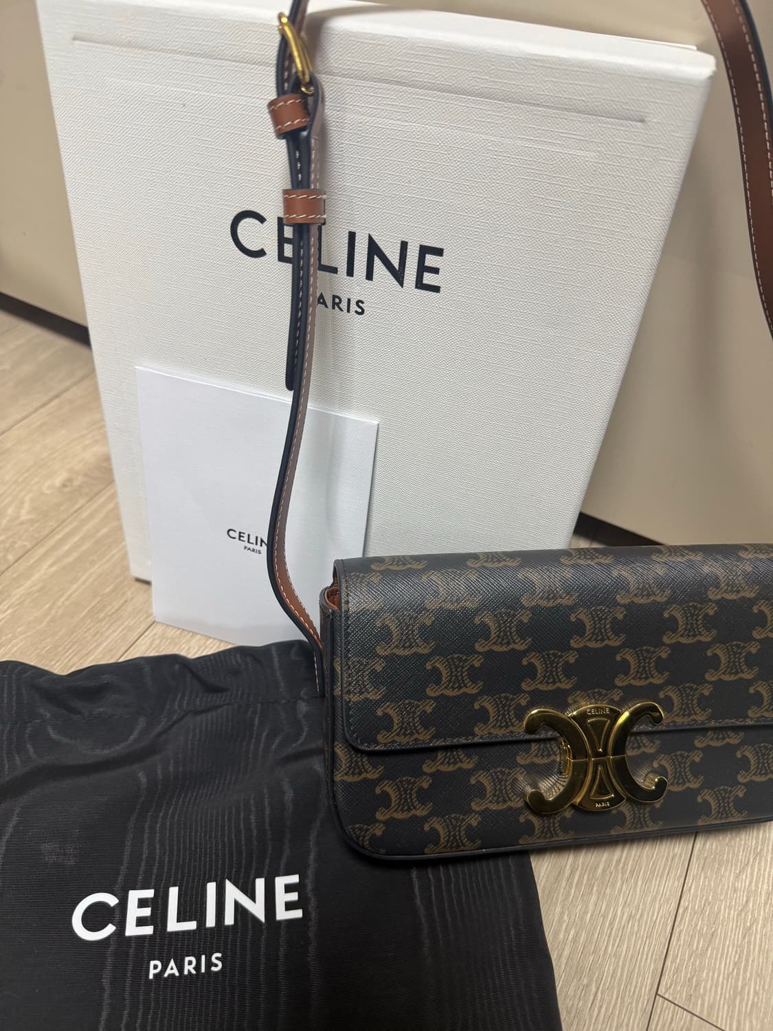 셀린느 클로드 숄더백 상품이미지1