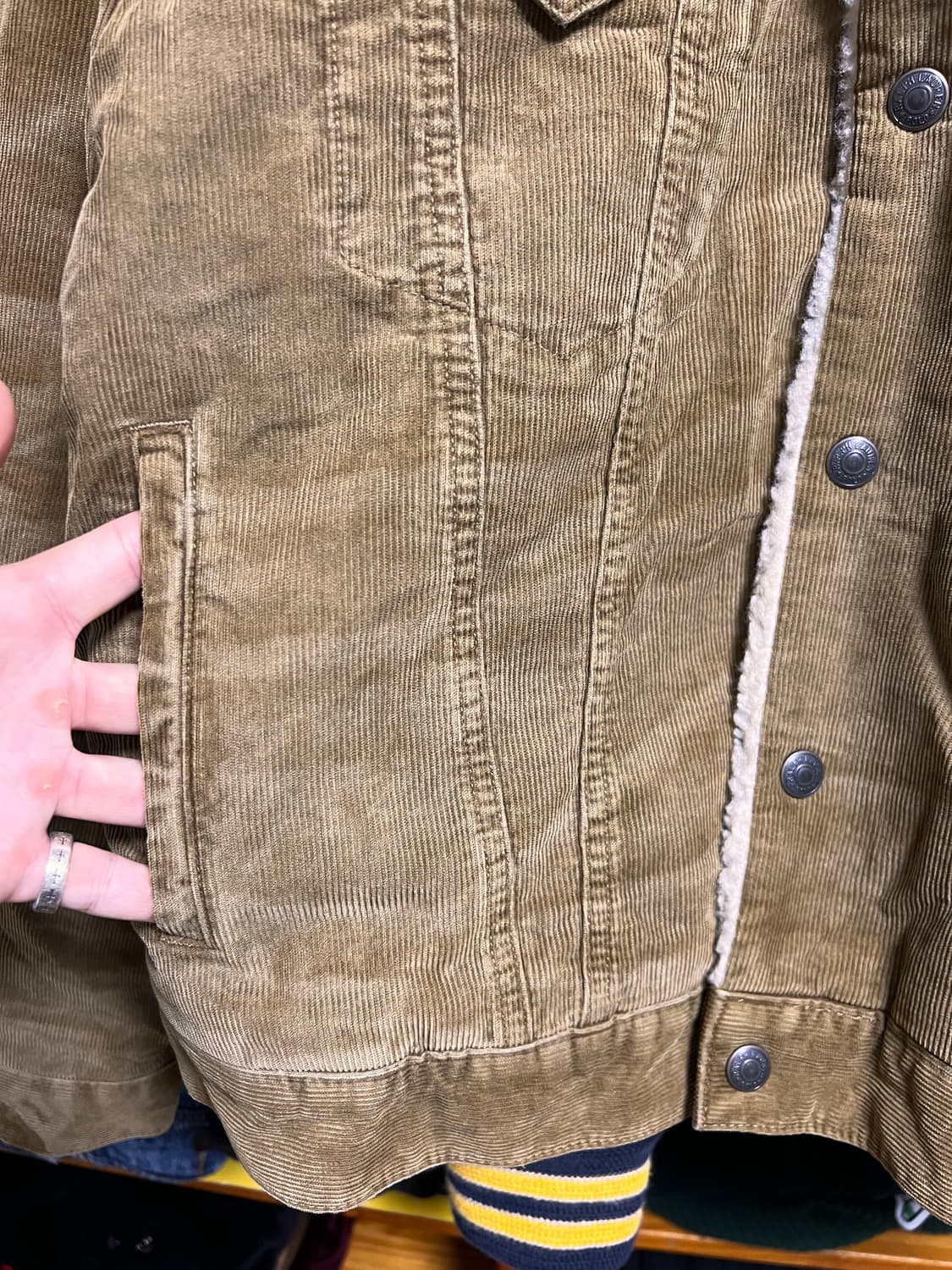 폴로 랄프로렌 코듀로이 플리스 트러커 자켓 (크리스탈 실제 착용 모델) 상품이미지9