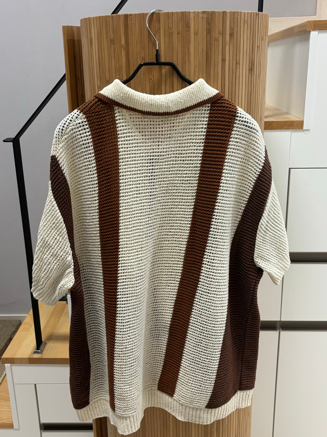 에잇세컨즈 세로 스트라이프 칼라넥 반팔 카디건  상품이미지3