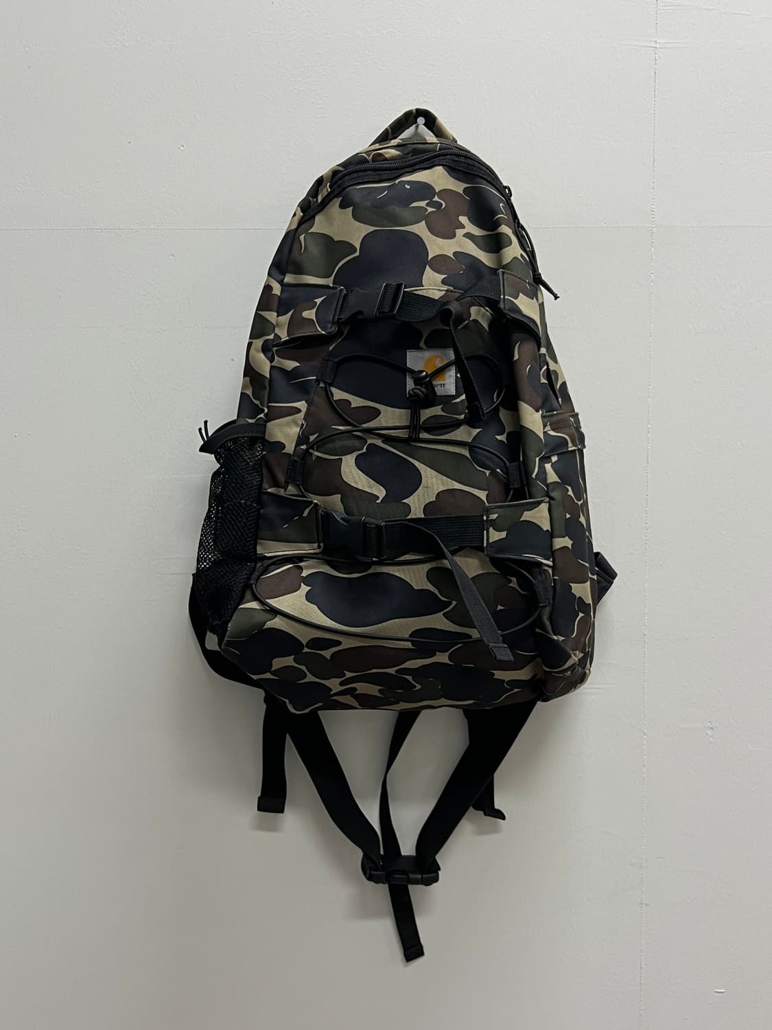 칼하트 킥플립 카모 백팩 상품이미지2