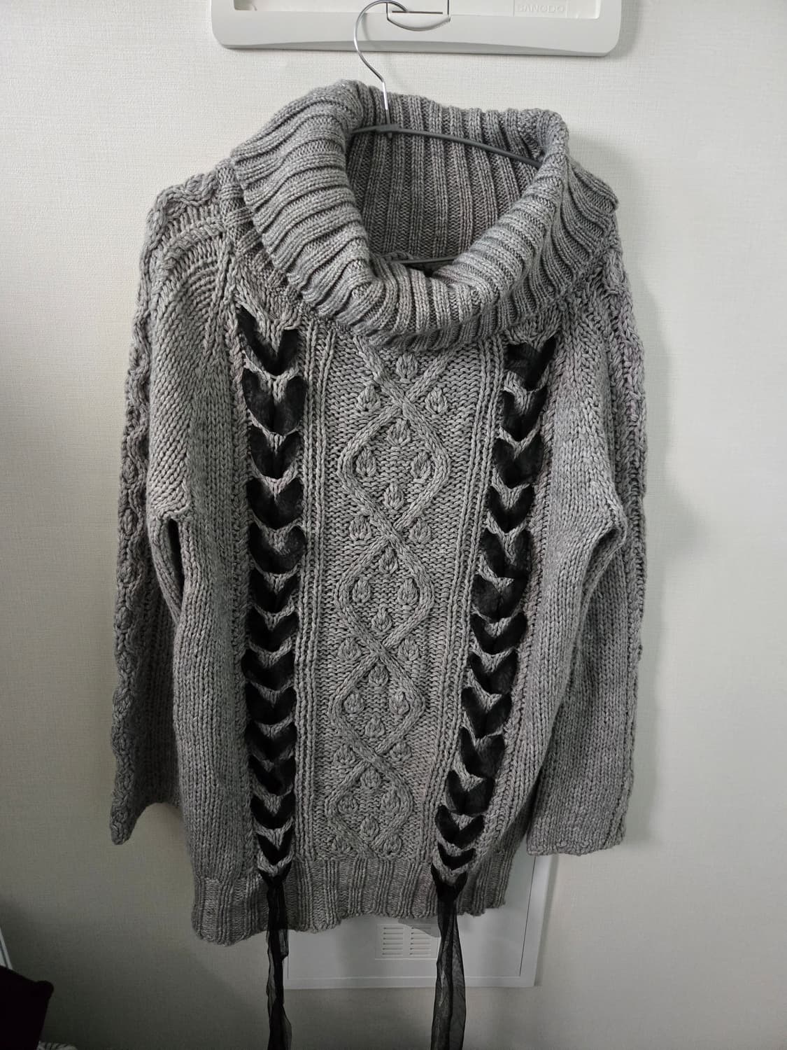 리본 오프숄더 롱니트 원피스 상품이미지3