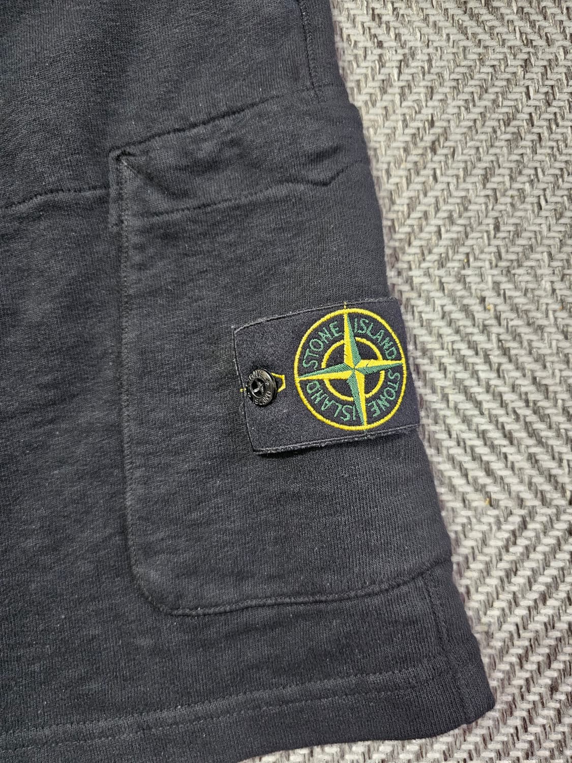 스톤아일랜드 올드 트리트먼트 카고 버뮤다 쇼츠 23SS 상품이미지2