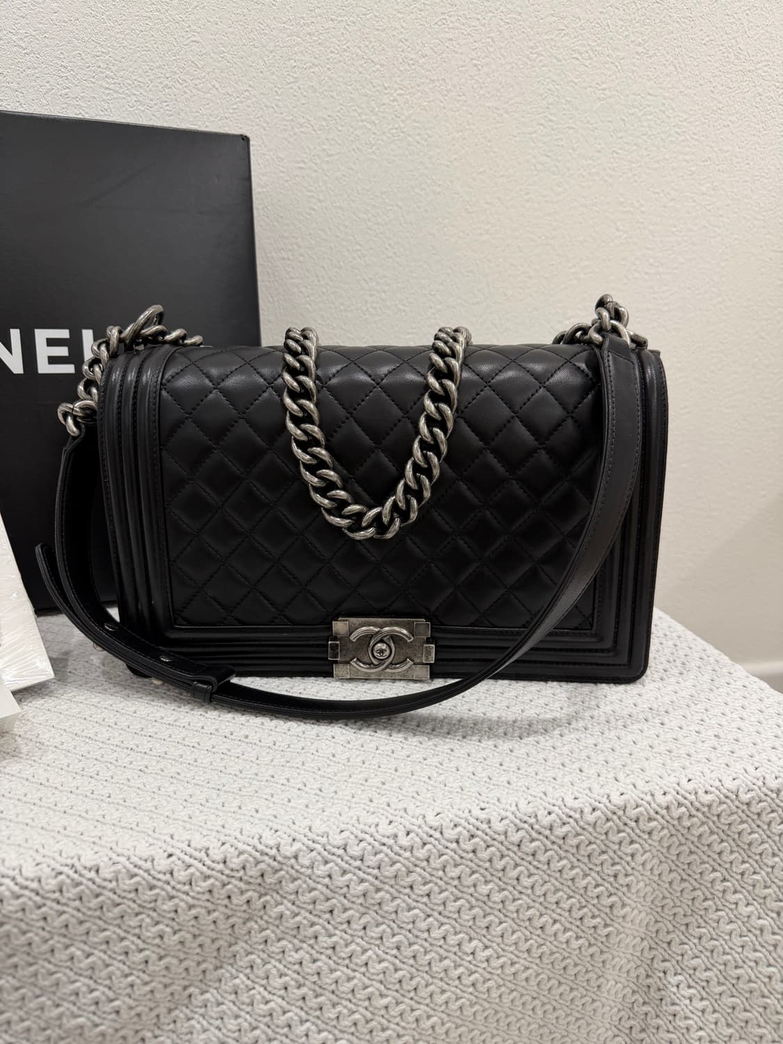 샤넬 보이백 라지 (뉴미듐) 블랙 은장 풀박스 19번대 상품이미지10