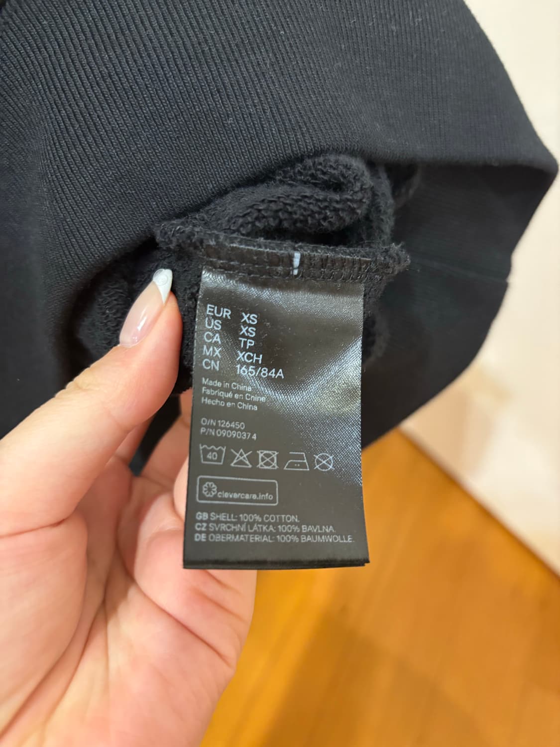 Toga x h&m 컷아웃 후드티 상품이미지3