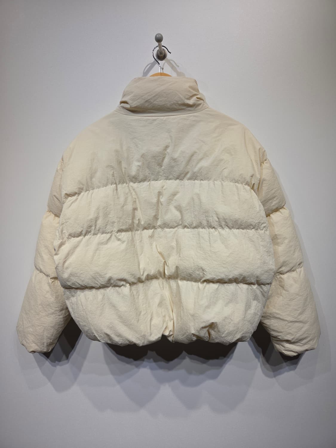 닉앤니콜 심볼 로고 하이넥 크롭 숏패딩 상품이미지6