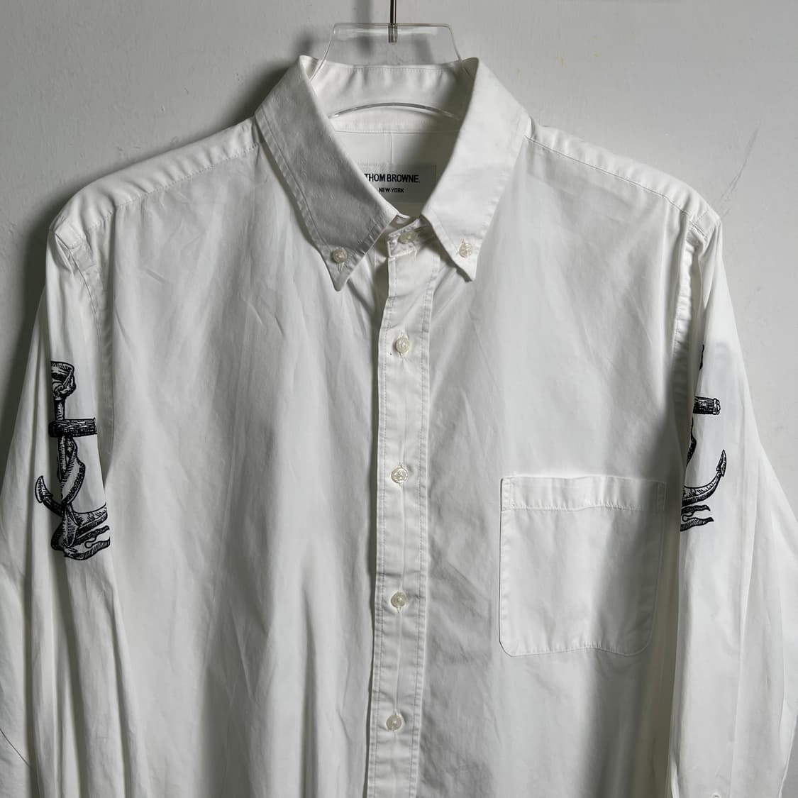 톰브라운 닻 자수 화이트 옥스포드 버튼다운 셔츠  상품이미지4