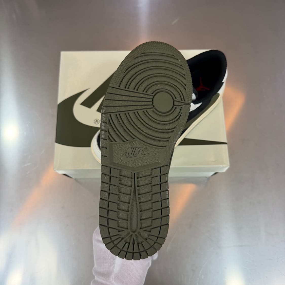 [리오브] 나이키 조던 1 X 스캇 OG 미디움 올리브 로우 스니커즈 상품이미지3