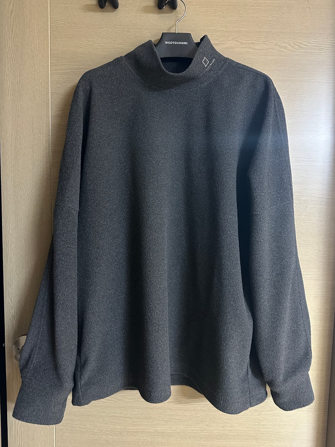 [50]우영미 25FW 그레이 하이넥 플리스 티셔츠 상품이미지3