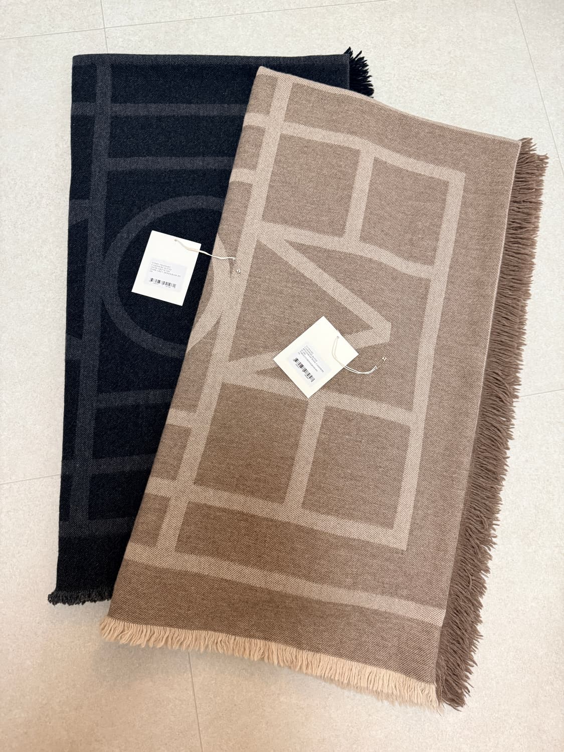 토템 모노그램 울 캐시미어 스카프 다크 그레이 상품이미지9