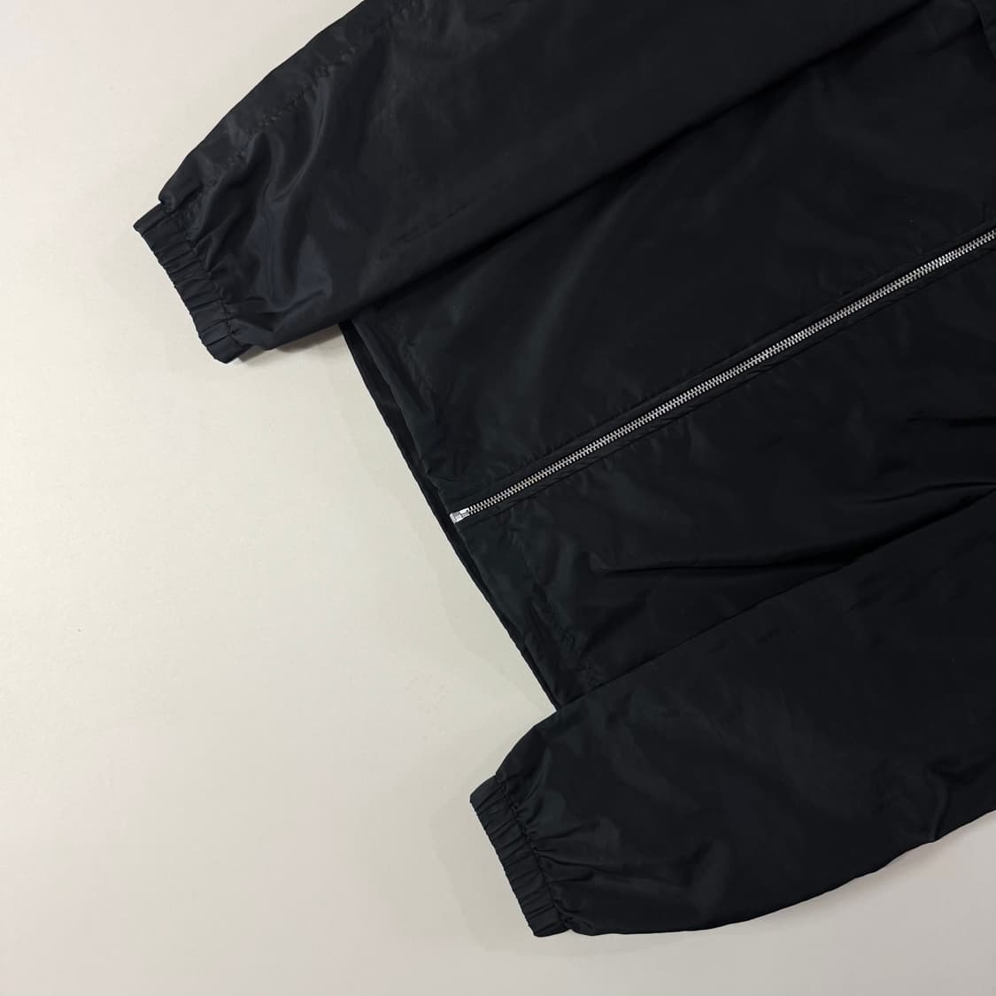 [50/당일출고]프라다 삼각로고 바람막이 상품이미지2