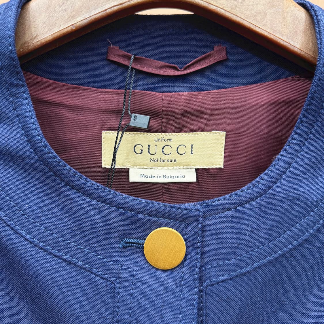 구찌 라운드넥 노카라 긴팔 자켓 골드 버튼 프론트 포켓 디테일 네이비 상품이미지6