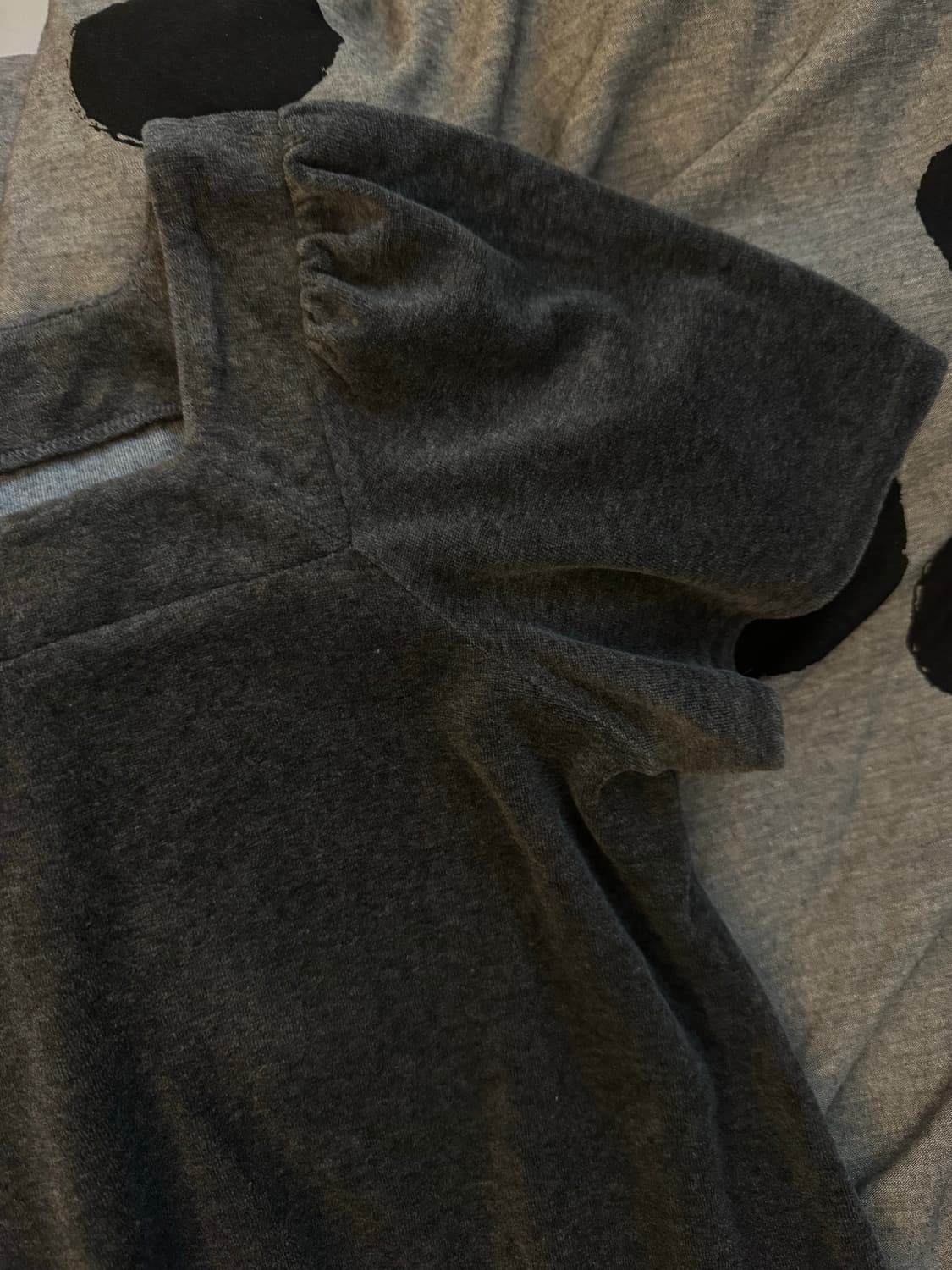 Mushmush 벨벳 블라우스 차콜 상품이미지3