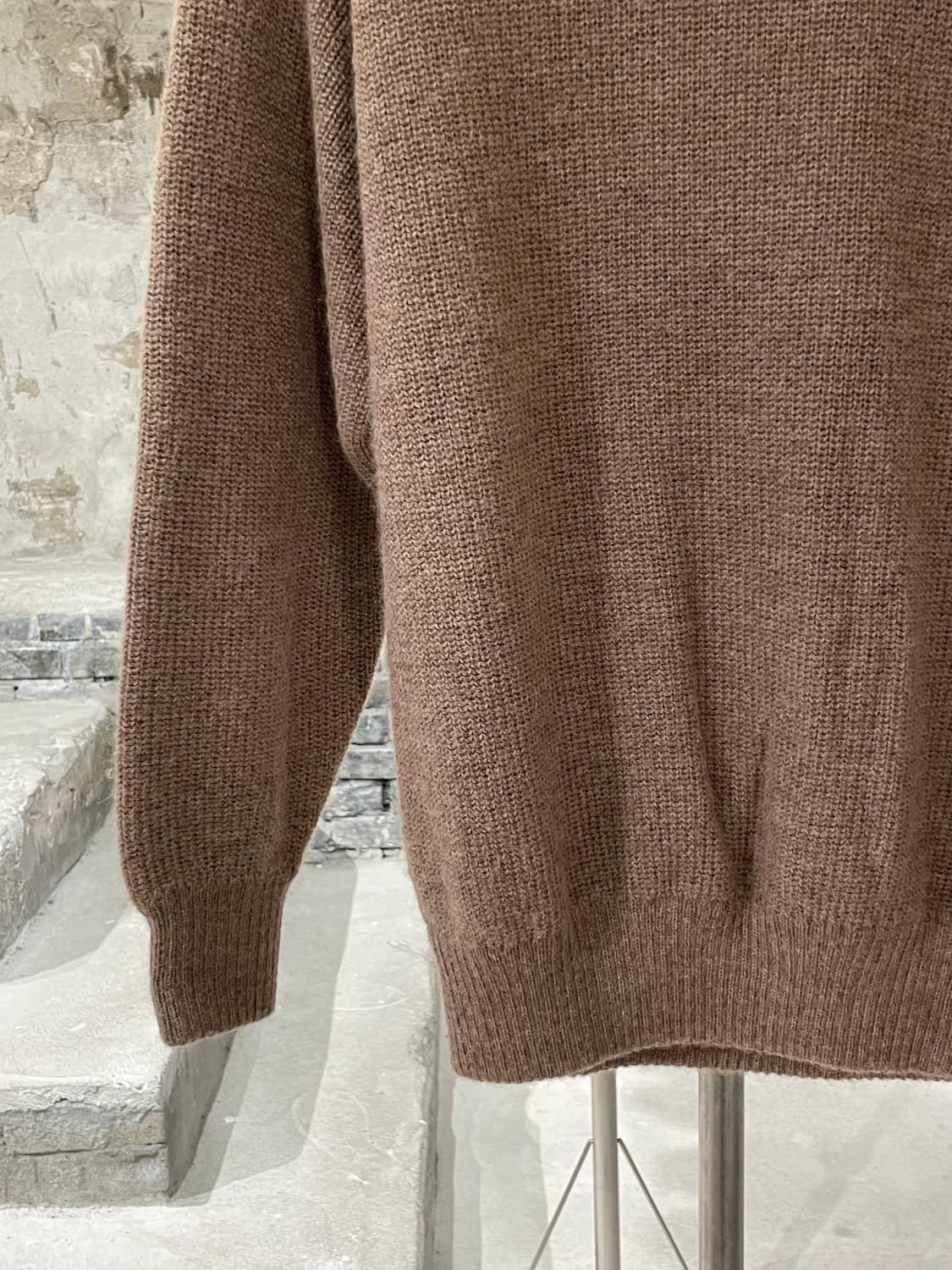 빈티지 브라운 퓨어 알파카 크루넥 패치 스웨터 상품이미지4