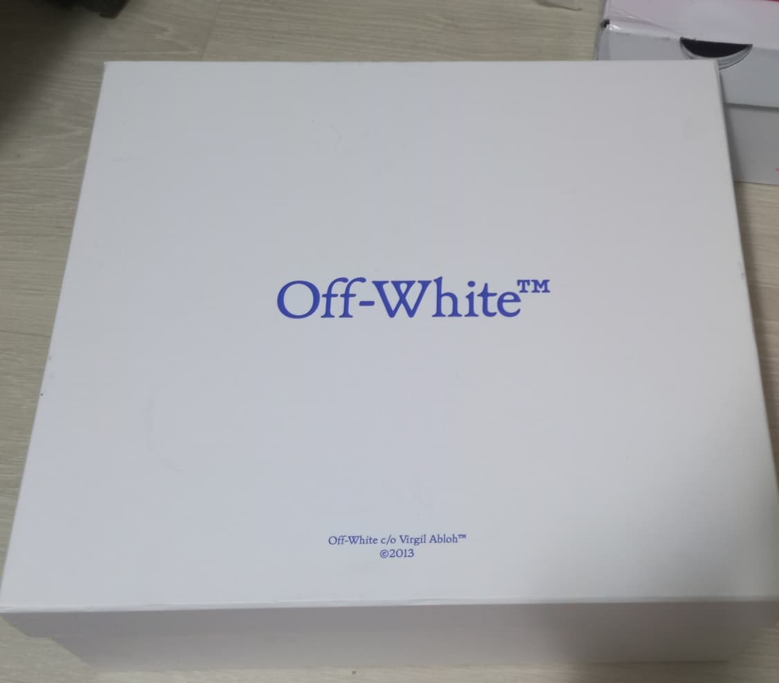 sss급 오프화이트 아웃 오브 오피스 미드 탑 블랙 화이트 상품이미지5