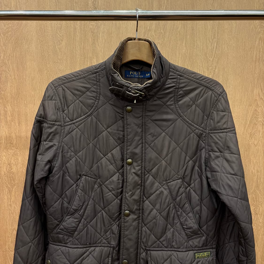 폴로 랄프로렌 퀄팅 필드 자켓 넥 버클 벨트 허리 스트랩 디테일 브라운 상품이미지4