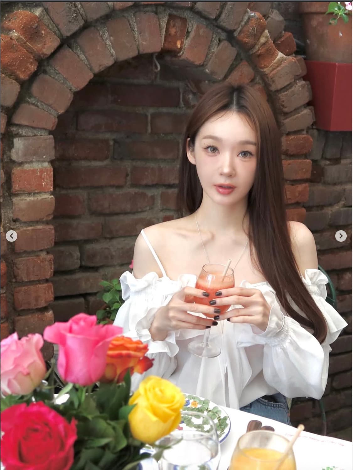 아비에무아 오프숄더 러플 블라우스 상품이미지1