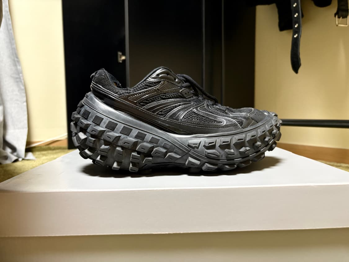 발렌시아가 디펜더 블랙 41 풀박 상품이미지2