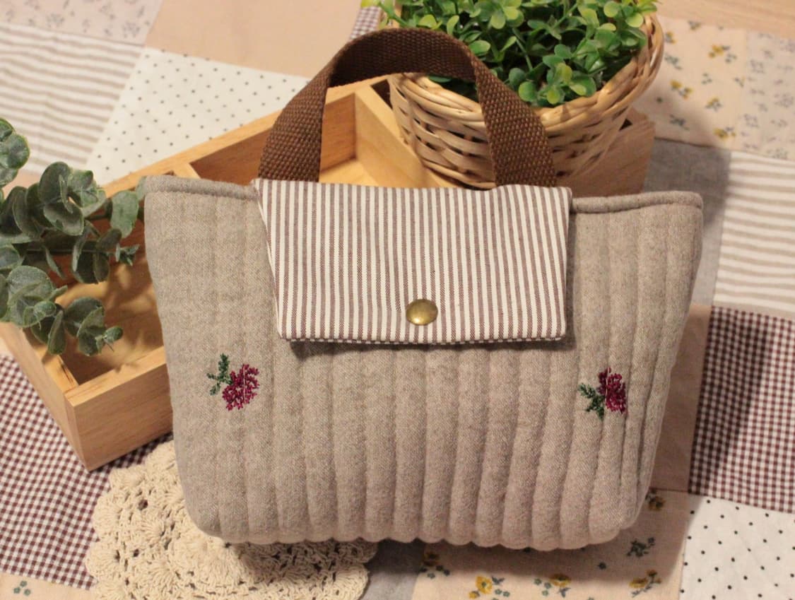 핸드메이드 누빔 손잡이 파우치 상품이미지1