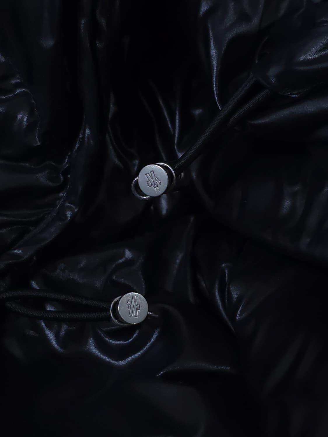 [6] 몽클레어 알릭스 22FW 알몬드 패딩 블랙 상품이미지7