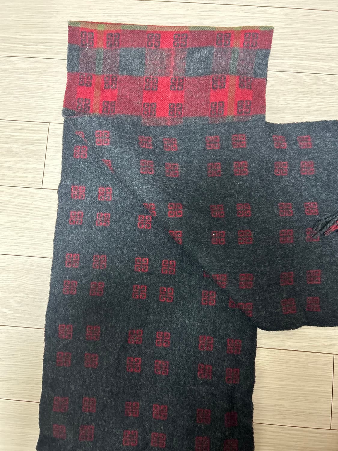 지방시 체크 패턴 머플러 상품이미지3