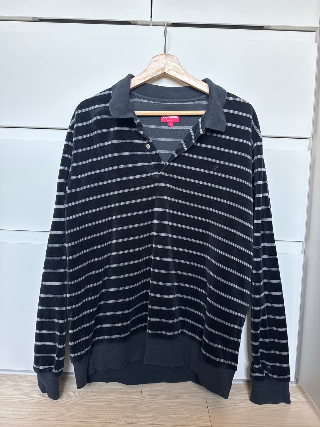 슈프림 스트라이프 벨뱃 카라티 상품이미지1