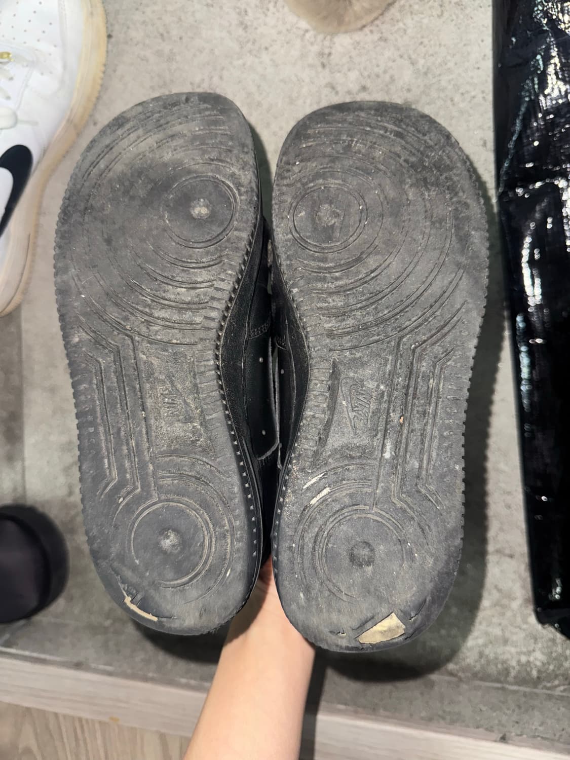 나이키 에어포스1 '07 로우 트리플블랙 235 상품이미지3