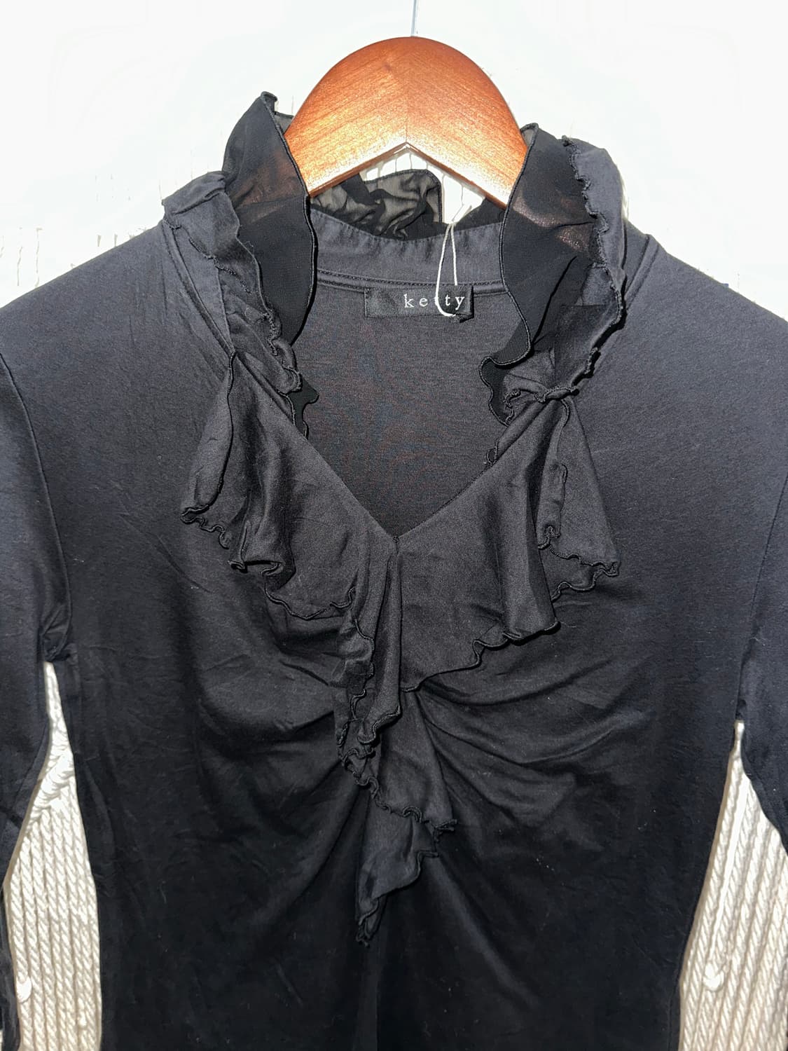 프릴 셔링 브이넥 슬림 티 상품이미지4