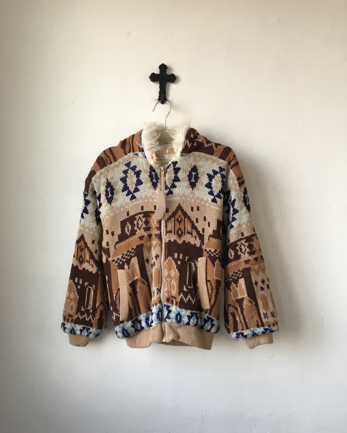 Native mood fake fur hood cowichan zip u 상품이미지2