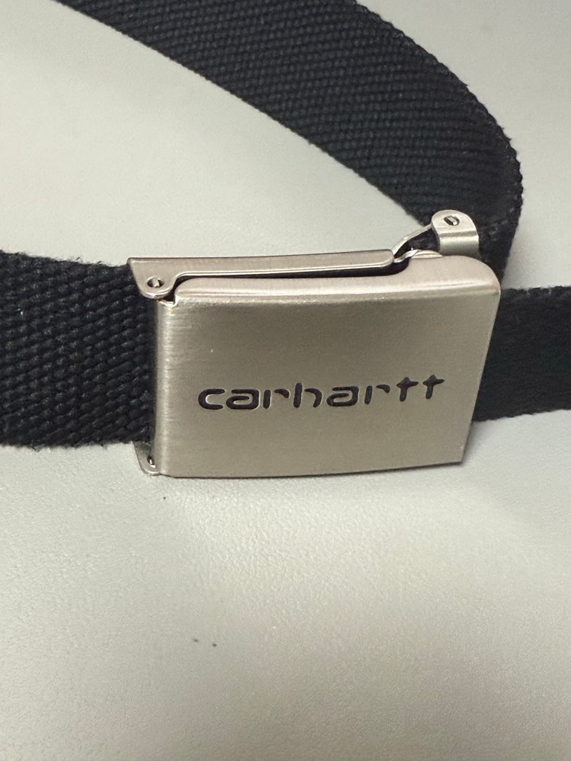 칼하트 WIP 클립 벨트 크롬 블랙 상품이미지3