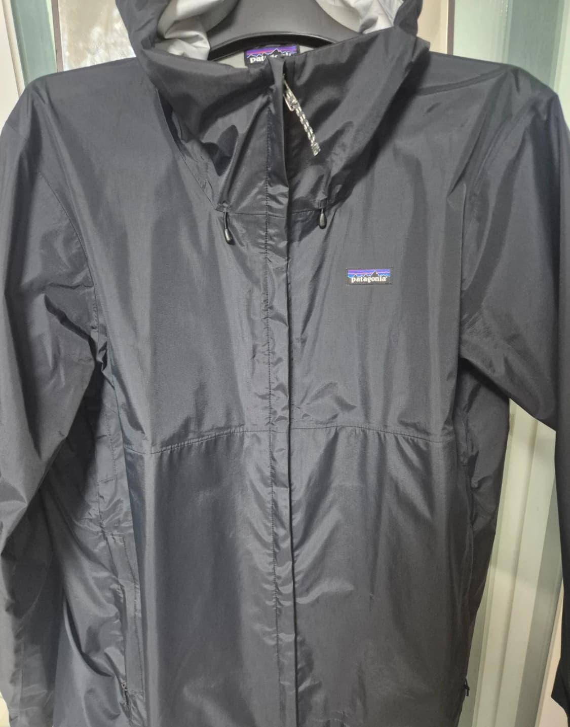 파타고니아 토렌쉘 블랙 색상 XL 사이즈입니다. 3회 착용하여 상태 좋습 상품이미지1