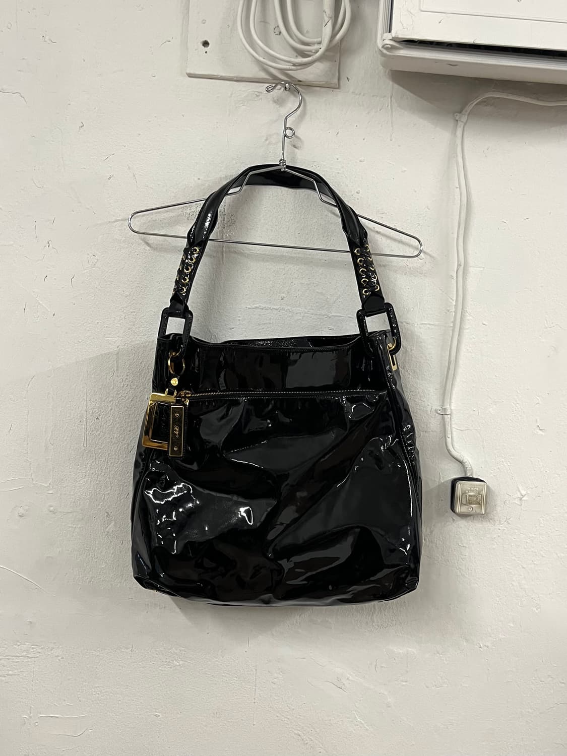 로저 비비에 페이던트 레더 체인 숄더백 상품이미지2