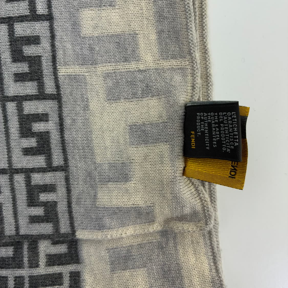 FENDI  펜디 멀티 로고 머플러 상품이미지5