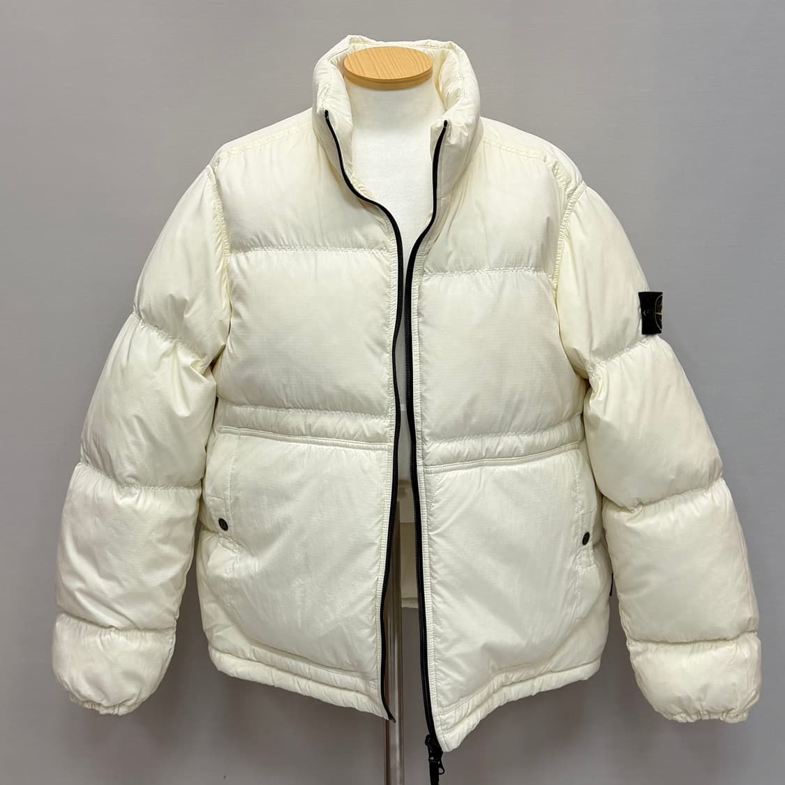 스톤아일랜드 매트 립스톱 코듀라 패딩 ( 105~110 ) 상품이미지1