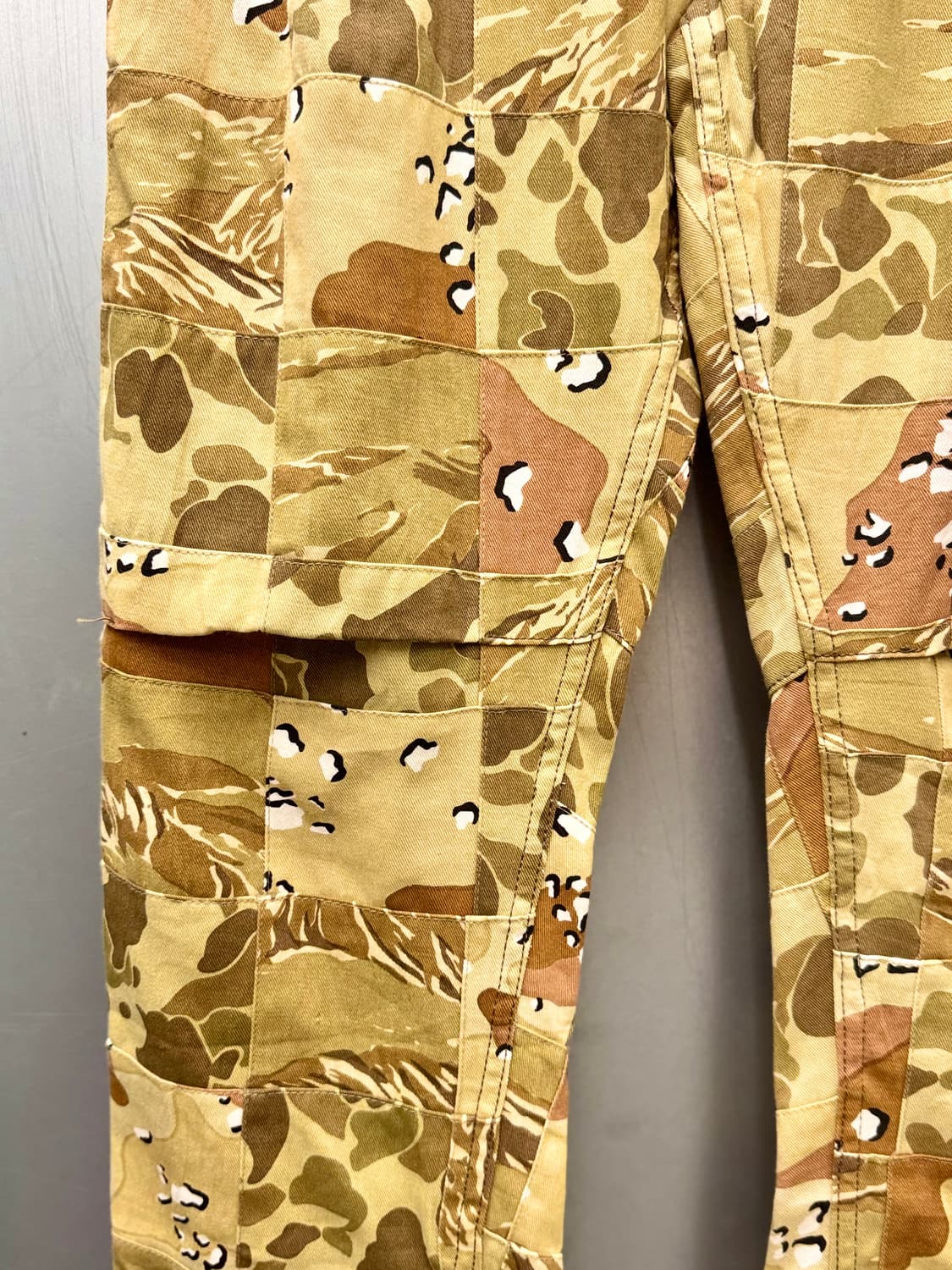Vivienne Westwood 멀티페이시드 카모 패치워크 카고 팬츠 상품이미지4
