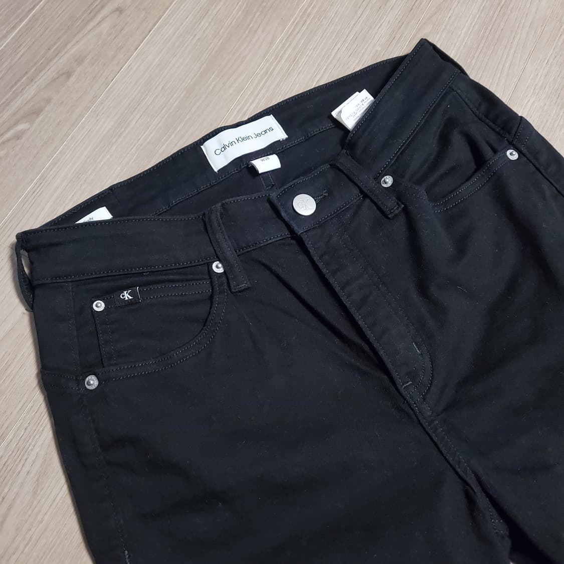 캐빈클라인 블랙 하이라이즈 바디슬림 부츠핏 앵클 데님 상품이미지5