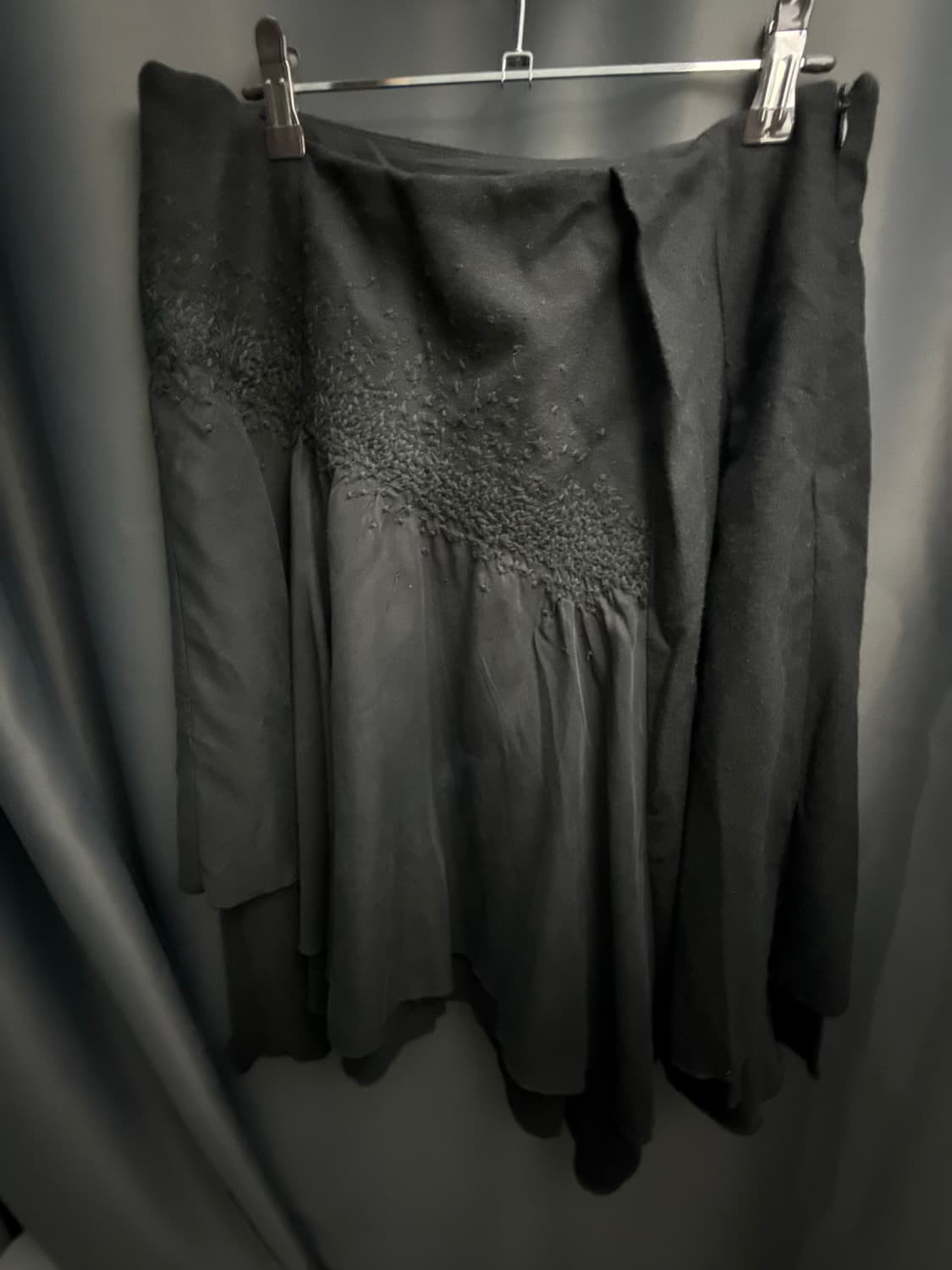 디테일 블랙 언발 미디스커트 상품이미지6